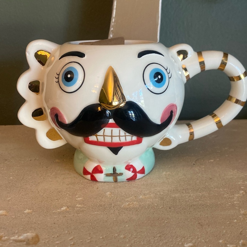 Glitterville Colonel Cupcake mug